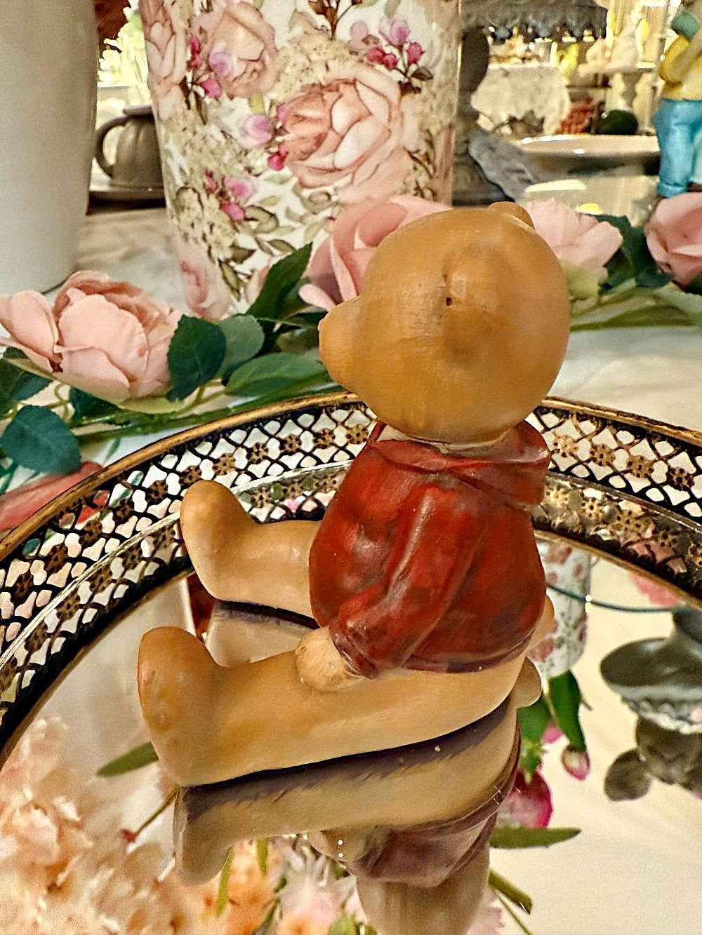 Figurine décorative ourson mignon, statuette aux tons doux beige et crème, style poétique et attendrissant pour décoration de charme