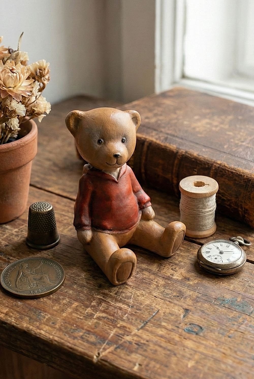 Figurine décorative ourson mignon, statuette aux tons doux beige et crème, style poétique et attendrissant pour décoration de charme