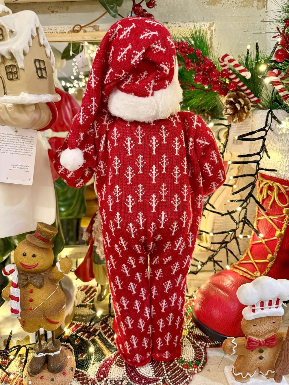 Figurine Père Noël en pyjama rouge tenant un ourson crème, décoration de Noël shabby chic et poétique, hauteur 45 cm