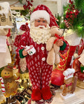 Figurine Père Noël en pyjama rouge tenant un ourson crème, décoration de Noël shabby chic et poétique, hauteur 45 cm