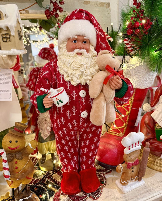Figurine Père Noël en pyjama rouge tenant un ourson crème, décoration de Noël shabby chic et poétique, hauteur 45 cm