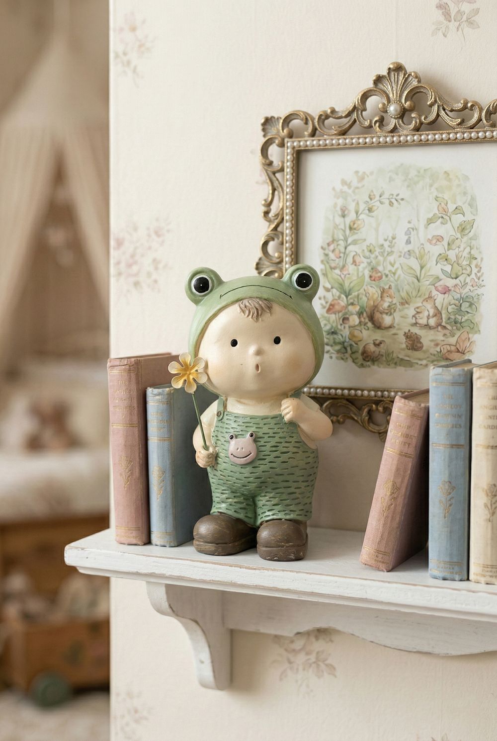 Figurine Petit Farfadet Grenouille vert sauge et beige 16,5 cm, décoration romantique et féérique pour intérieur shabby chic et maison de charme