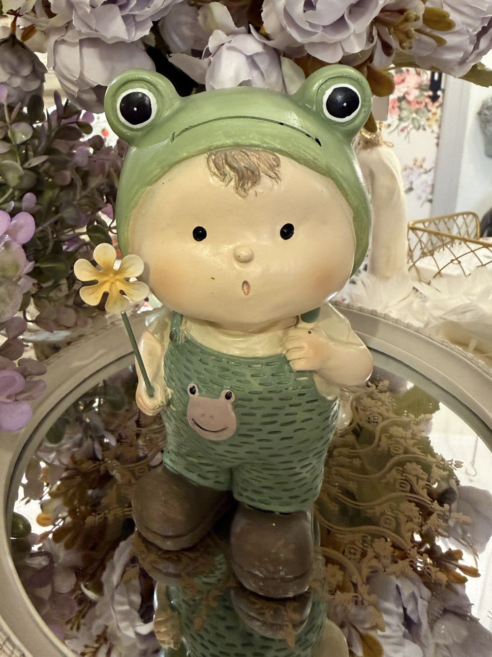Figurine Petit Farfadet Grenouille vert sauge et beige 16,5 cm, décoration romantique et féérique pour intérieur shabby chic et maison de charme