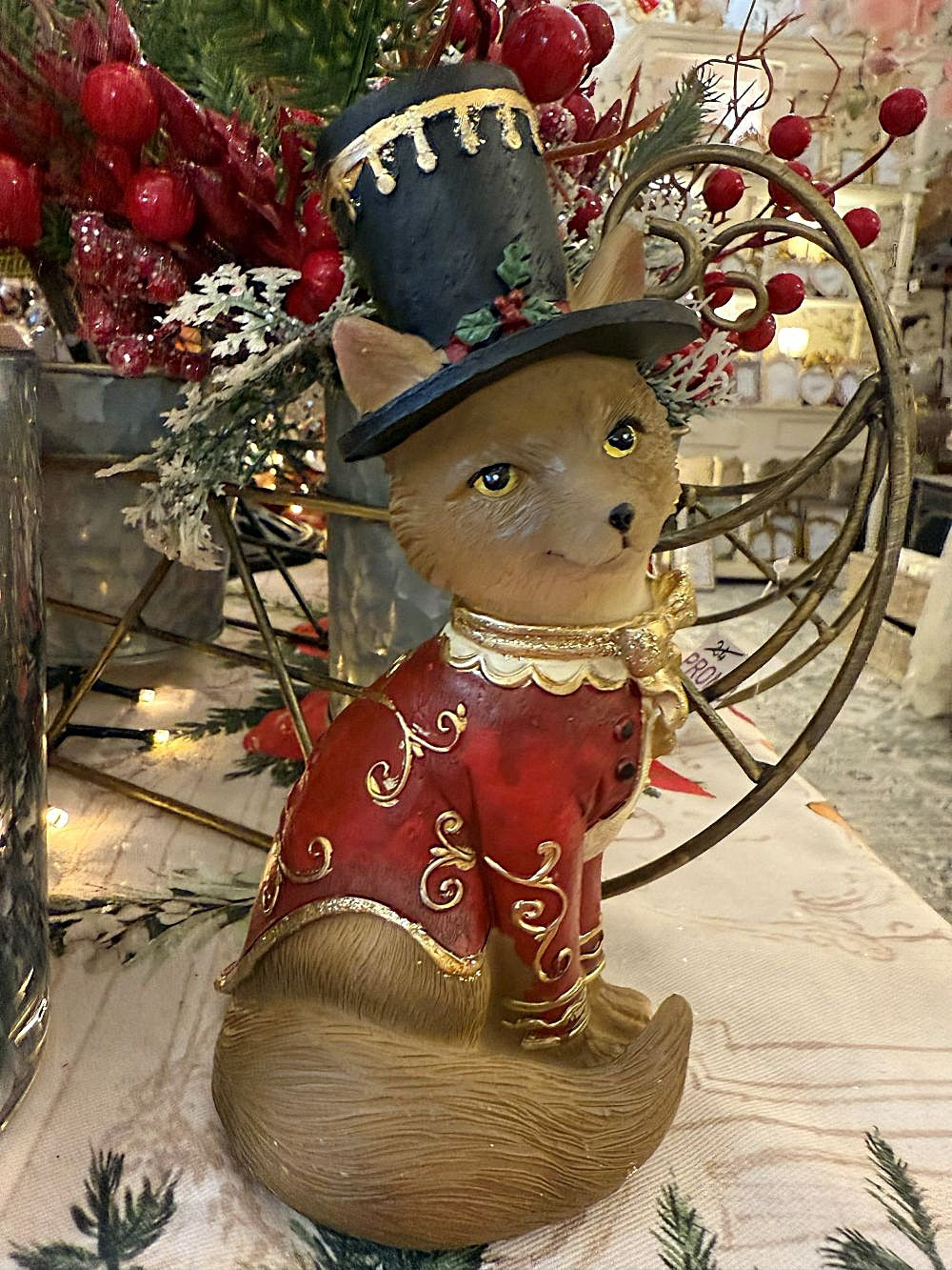 Figurine décorative de petit renard chapeauté 18 cm, en habit rouge et doré, style romantique et féérique, idéale pour une décoration shabby chic et de charme