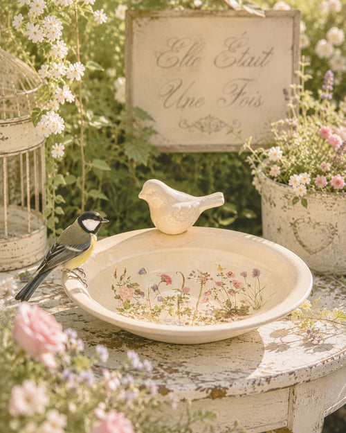Grande coupelle fleurie de 26 cm avec petit oiseau décoratif, idéale comme mangeoire ou abreuvoir dans un jardin romantique de style shabby chic