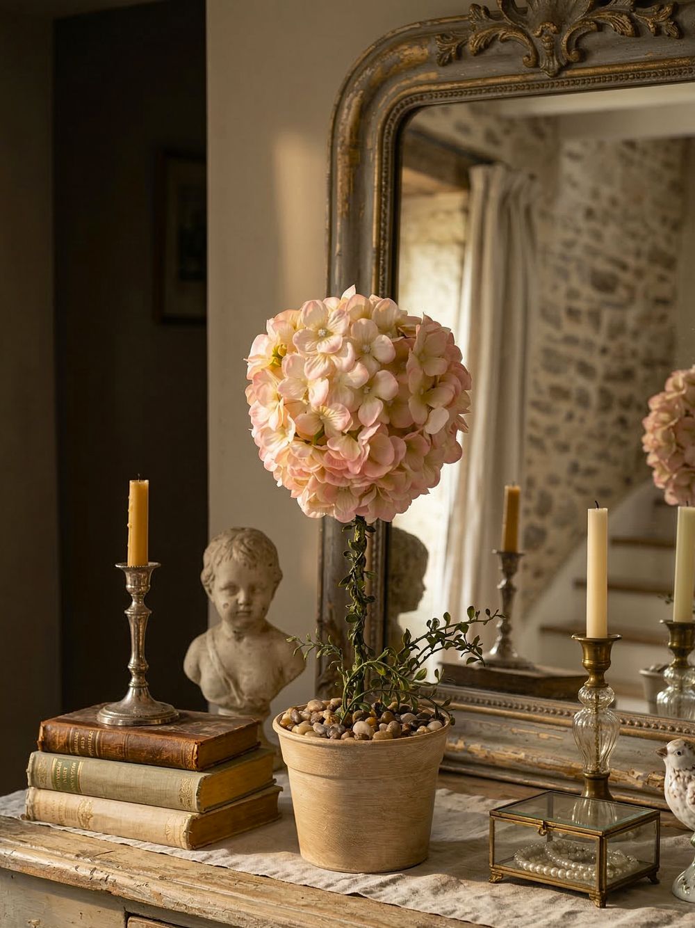Hortensia sur tige artificiel rose poudré et crème en pot, décoration romantique shabby chic au charme poétique pour intérieur raffiné