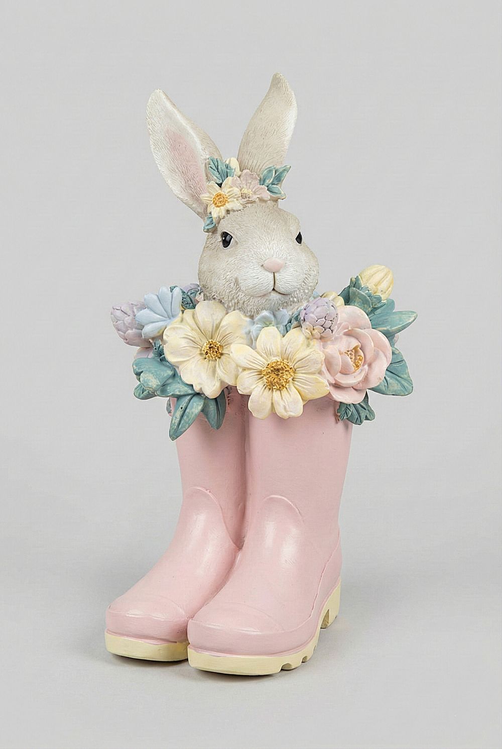 Figurine lapin décoratif bottes roses avec couronne de fleurs, décoration poétique romantique shabby chic pour intérieur, ambiance printanière charme