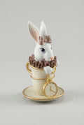 Figurine décorative Lapine Alice à l’Heure du Thé, lapine blanche et rose dans une tasse avec détails dorés, décoration romantique shabby chic et féérique pour intérieur de charm