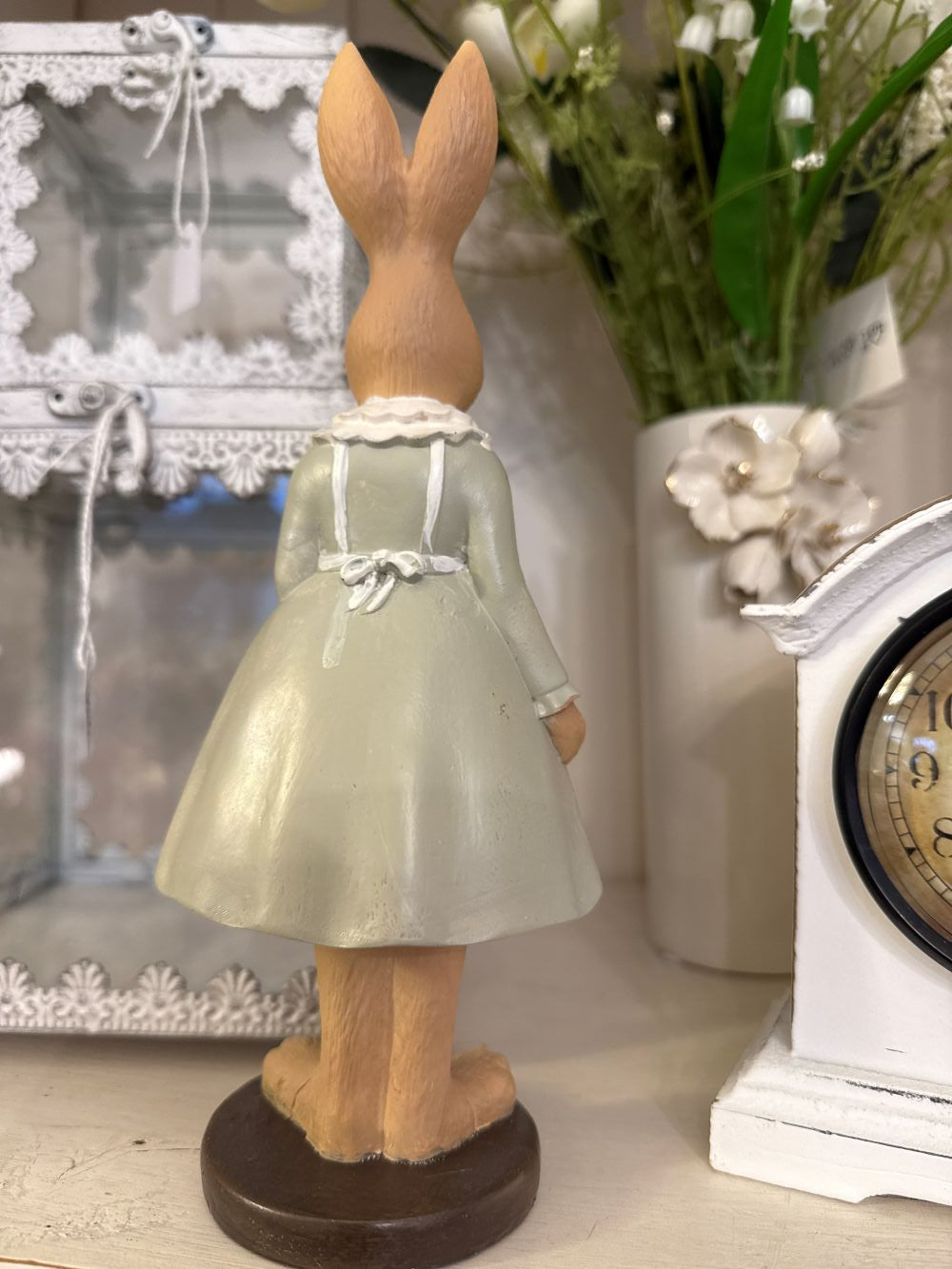Lapinette Cuisinière de Pâques, figurine lapin décorative pour une cuisine shabby chic et romantique. Paiement sécurisé et entreprise familiale française.