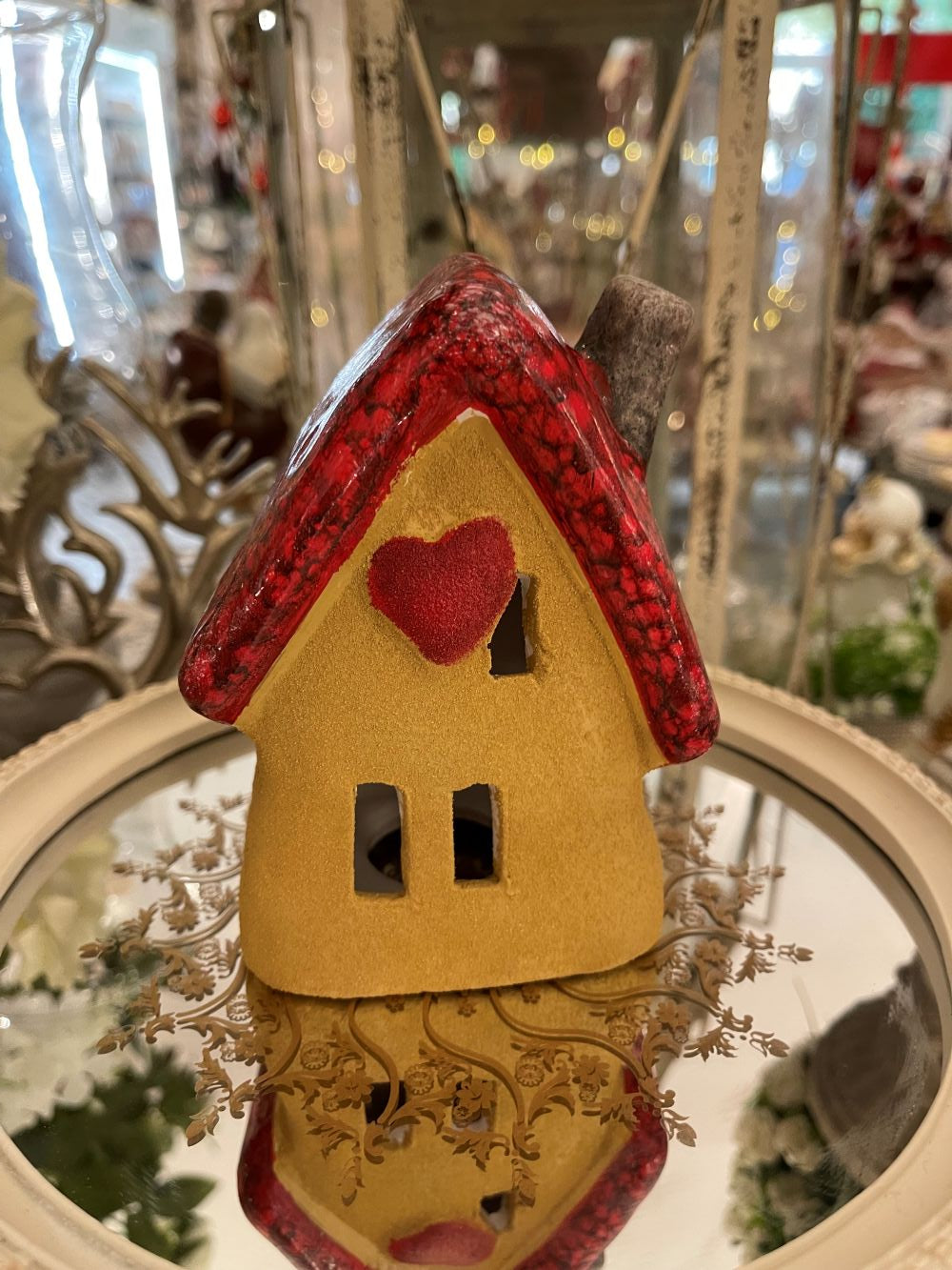 Photophore maisonnette en terre cuite beige et rouge avec cœur découpé, décoration romantique et féérique, lumière chaleureuse pour intérieur de charme