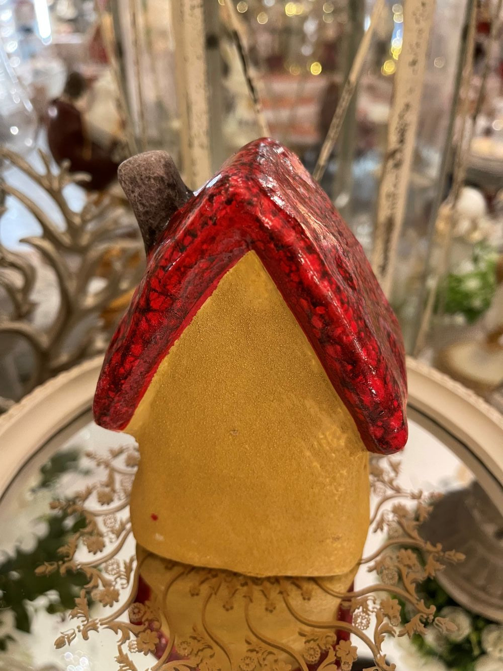 Photophore maisonnette en terre cuite beige et rouge avec cœur découpé, décoration romantique et féérique, lumière chaleureuse pour intérieur de charme