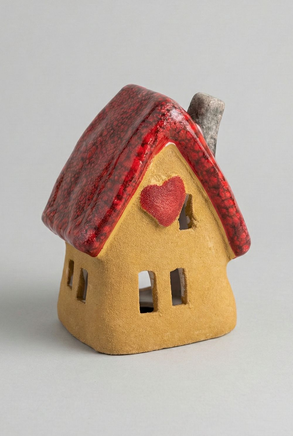Photophore maisonnette en terre cuite beige et rouge avec cœur découpé, décoration romantique et féérique, lumière chaleureuse pour intérieur de charme