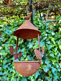Mangeoire à oiseaux suspendue en métal rouillé avec feuillage décoratif – style shabby chic pour jardin romantique