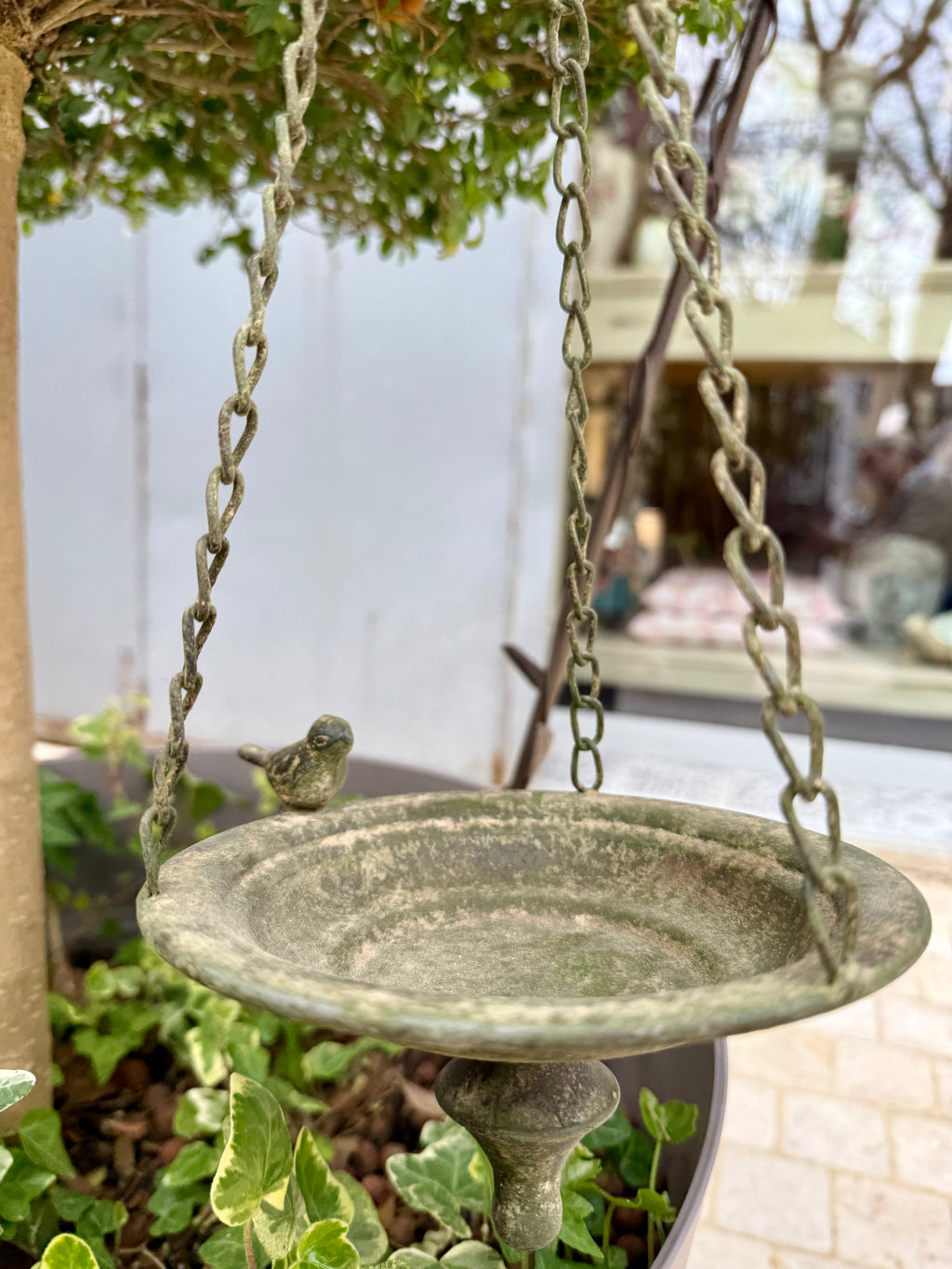Mangeoire suspendue en métal avec oiseau décoratif, style shabby chic pour jardin ou terrasse