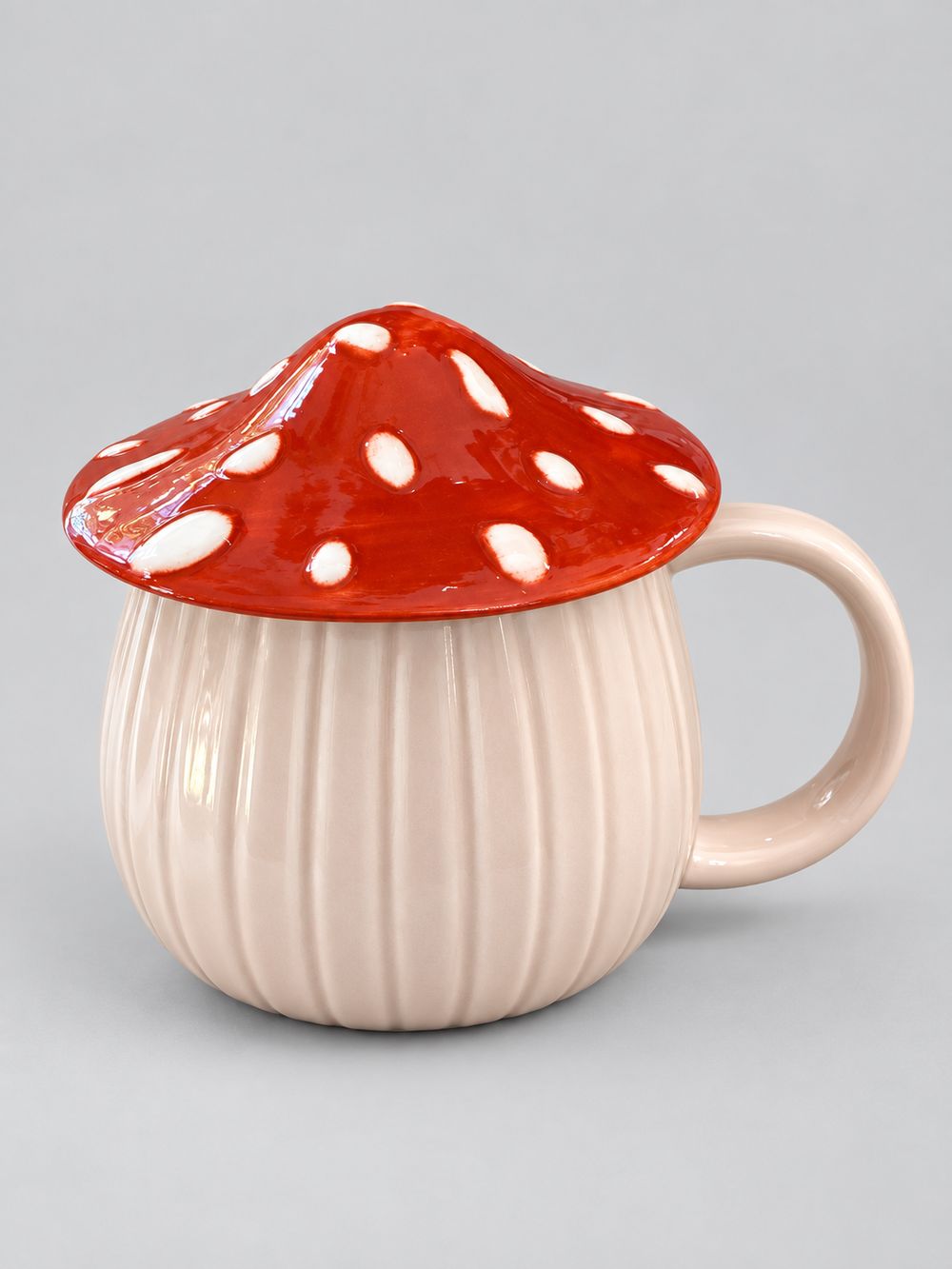 Mug en forme de champignon aux tons crème, rouge orangé et blanc avec couvercle, style cottage et décoration automnale pour cuisine de charme
