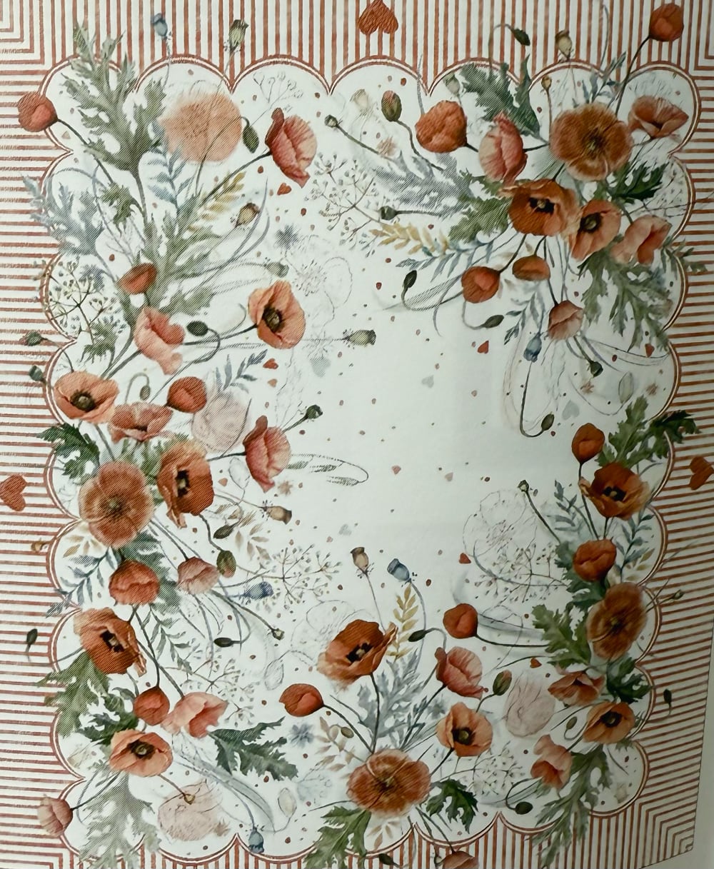 Nappe en coton décorée de grands coquelicots rouges et feuillages délicats, style campagne chic et décoration romantique pour une table chaleureuse