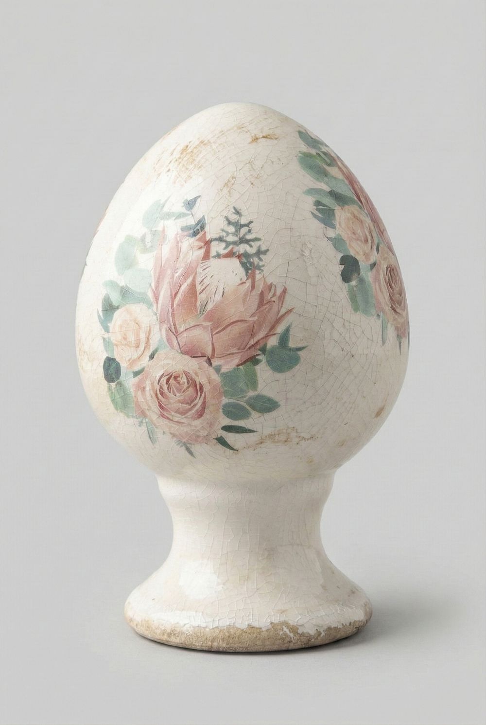 Œuf décoratif aux roses sur pied petit modèle 14 cm, décoration shabby chic romantique aux tons blancs et roses, ambiance poétique et de charme