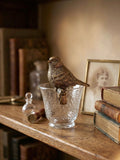 Oiseau décoratif perché doré style shabby chic posé sur rebord de vase ambiance romantique et décoration de charme