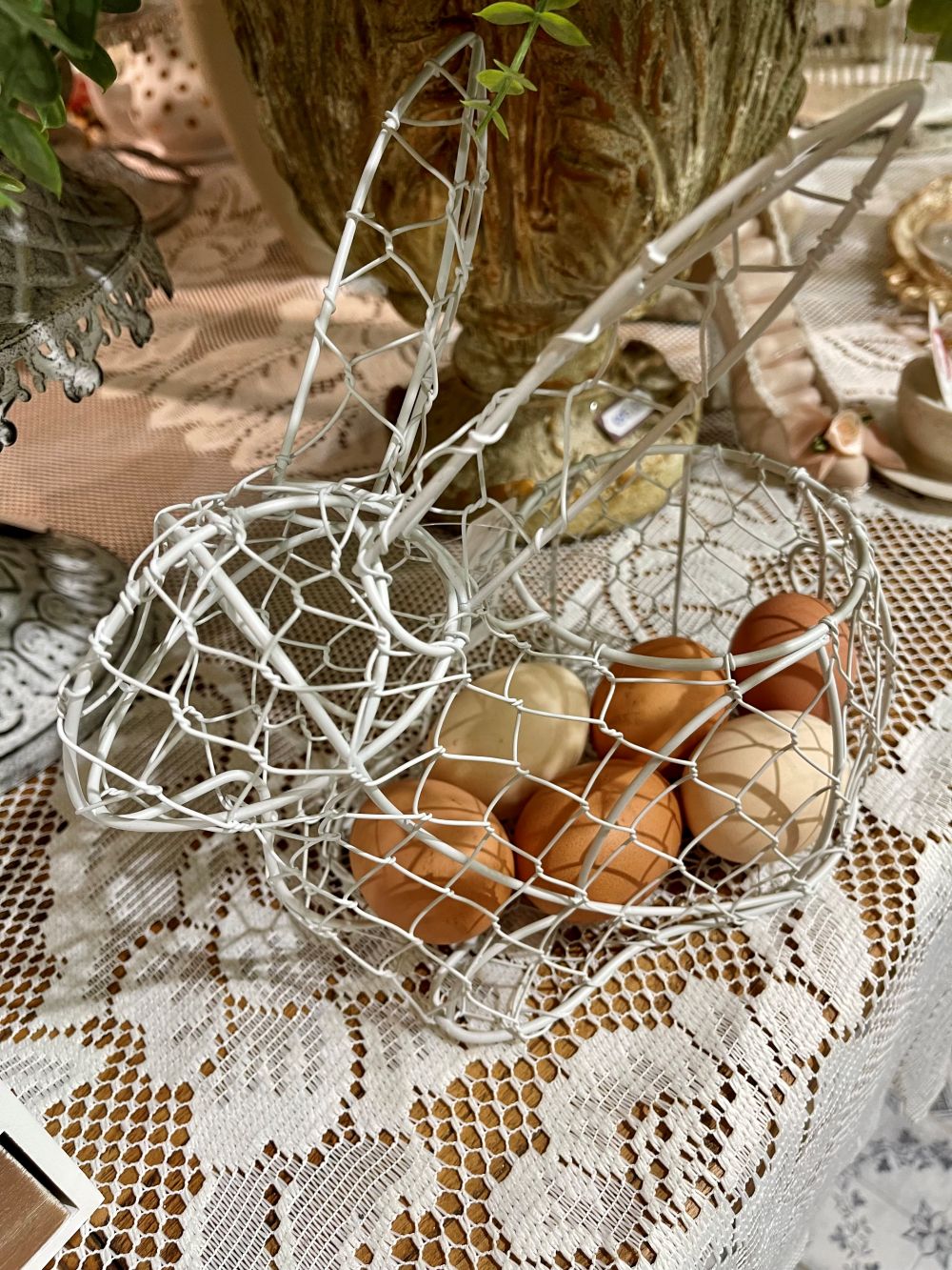 Panier à œufs décoratif Lapinou, panier de Pâques avec lapin aux tons doux, décoration de charme printanière et ambiance poétique