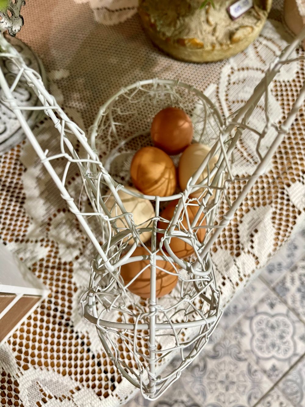 Panier à œufs décoratif Lapinou, panier de Pâques avec lapin aux tons doux, décoration de charme printanière et ambiance poétique