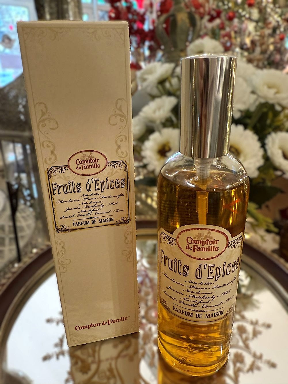 Parfum de maison 100 ml Fruits d’Épices Comptoir de Famille, flacon ambré à bouchon argenté, style shabby chic romantique et ambiance chaleureuse