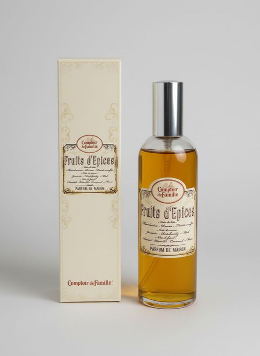 Parfum de maison 100 ml Fruits d’Épices Comptoir de Famille, flacon ambré à bouchon argenté, style shabby chic romantique et ambiance chaleureuse