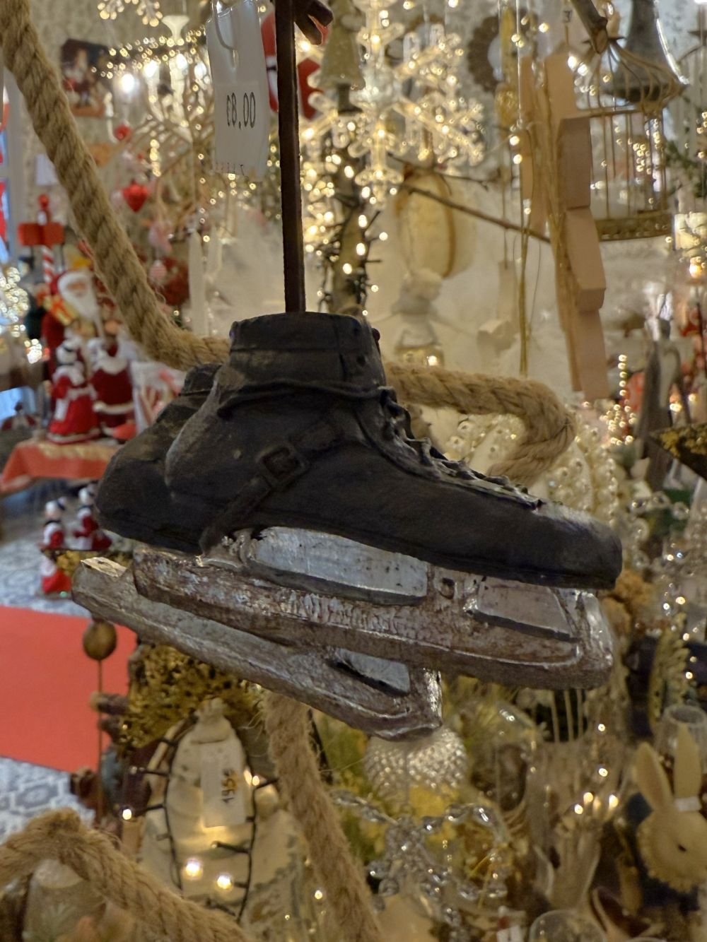 Patins décoratifs à suspendre noirs patinés, accessoire de décoration de Noël shabby chic et poétique, ambiance hivernale et rétro