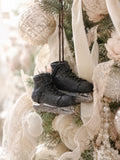 Patins décoratifs à suspendre noirs patinés, accessoire de décoration de Noël shabby chic et poétique, ambiance hivernale et rétro