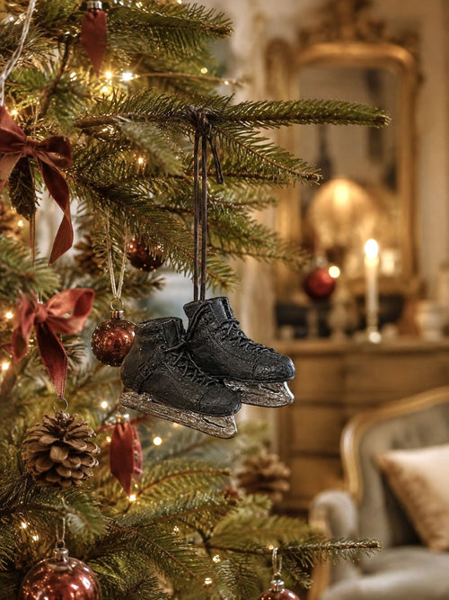 Patins décoratifs à suspendre noirs patinés, accessoire de décoration de Noël shabby chic et poétique, ambiance hivernale et rétro