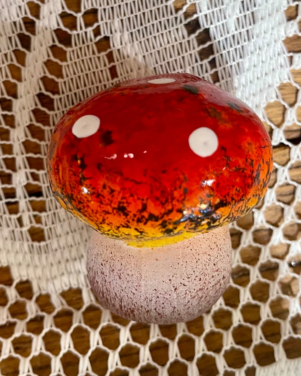 Petit champignon décoratif en terre cuite rouge et blanc pour jardin miniature, terrarium et décoration féérique de charme
