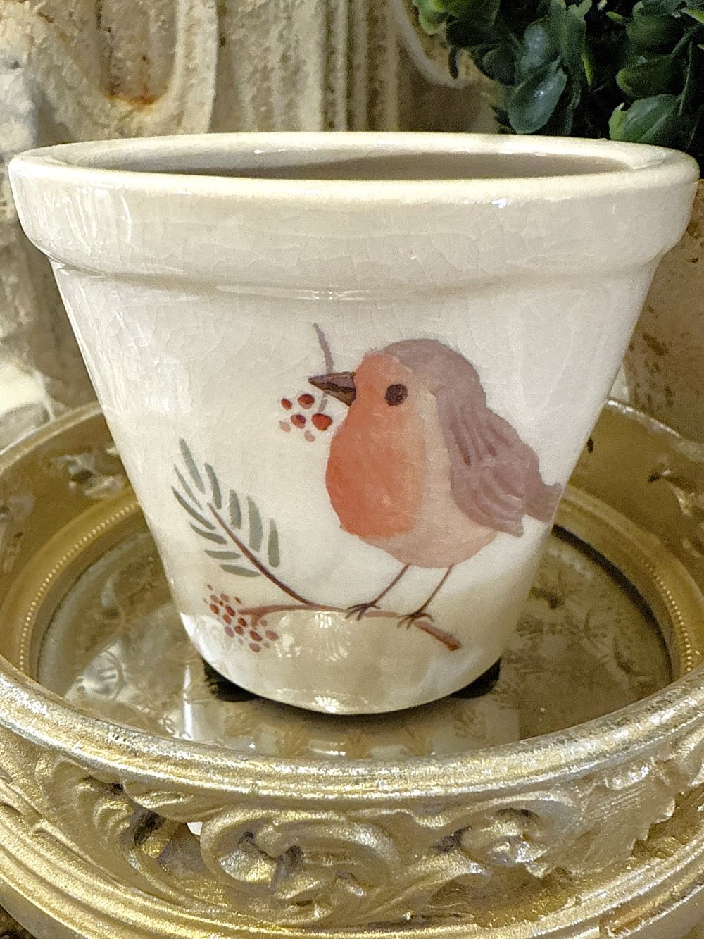 Petit pot décoratif en faïence ivoire avec motif rouge-gorge, style romantique shabby chic, parfait pour une ambiance poétique