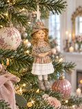 Petite fille décorative à suspendre beige rosé, ivoire et doré, style romantique et poétique pour décoration shabby chic