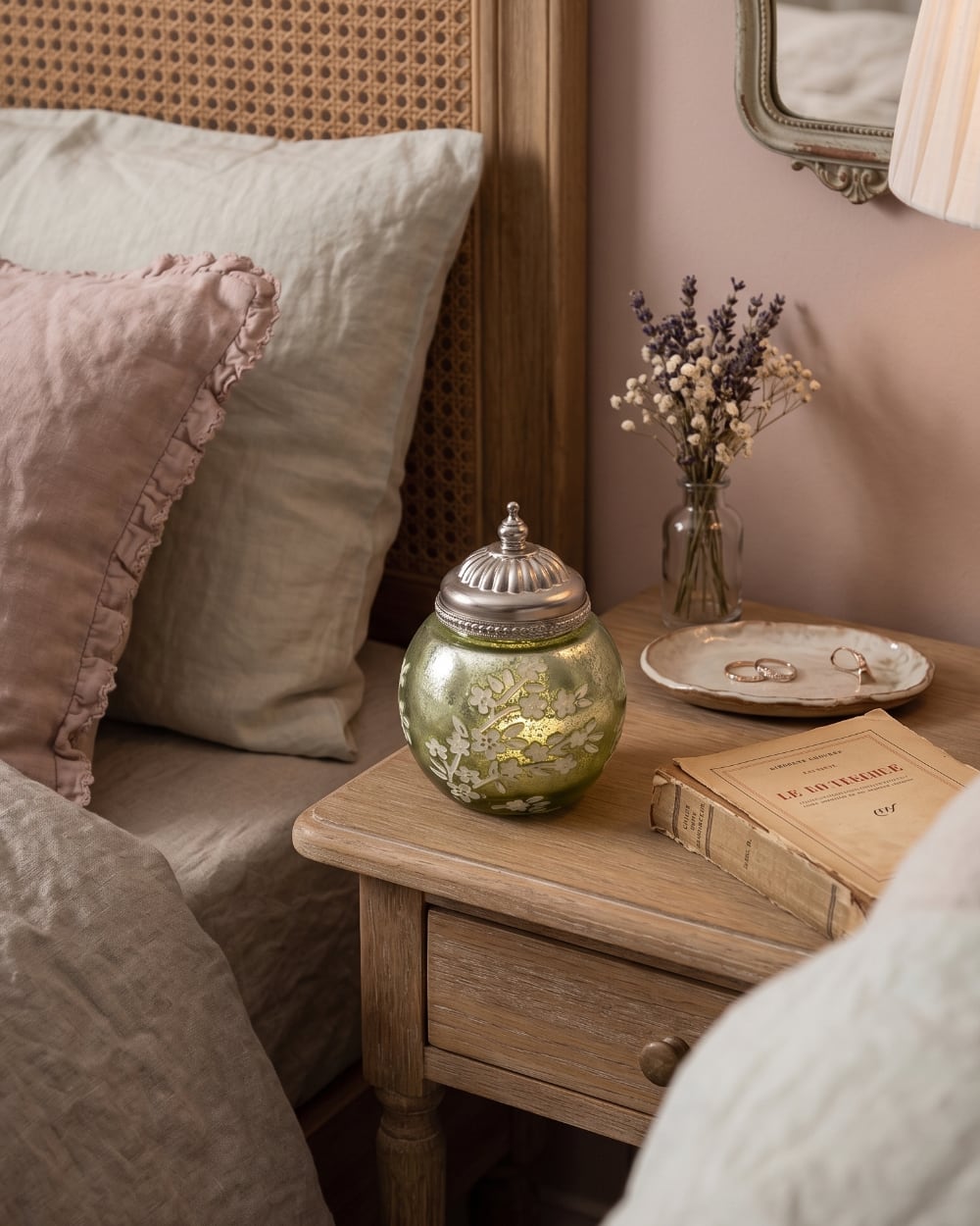 Petite lanterne verte en verre et métal avec éclairage LED, décoration romantique et shabby chic pour créer une ambiance chaleureuse et poétique