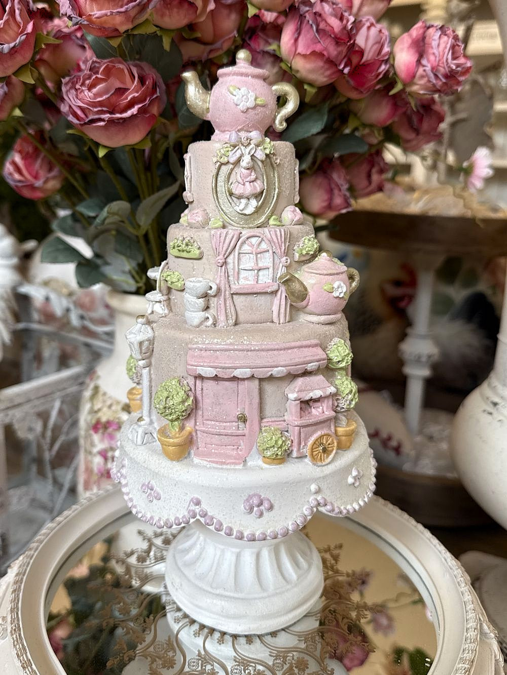 Pièce montée décorative shabby chic rose et blanc, accessoire de décoration romantique et féérique, style maison de charme, ambiance poétique