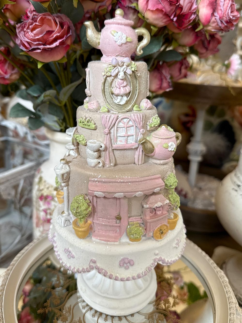 Pièce montée décorative shabby chic rose et blanc, accessoire de décoration romantique et féérique, style maison de charme, ambiance poétique
