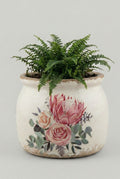 Pot en terre cuite blanc cassé décor floral rose poudré et vert sauge, style shabby chic romantique, ambiance maison de charme et décoration poétique