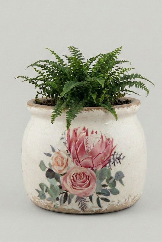 Pot en terre cuite blanc cassé décor floral rose poudré et vert sauge, style shabby chic romantique, ambiance maison de charme et décoration poétique