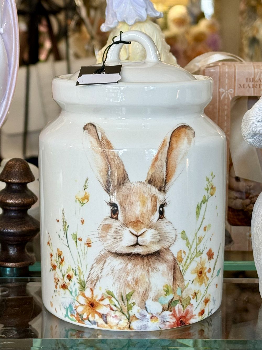 Pot hermétique en faïence blanc avec illustration de lapin et fleurs style décoration romantique shabby chic ambiance printanière