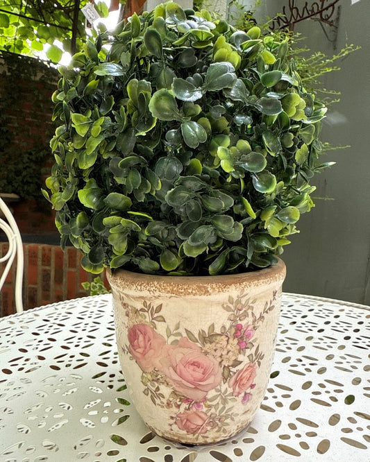 Pot décoratif en céramique style shabby chic avec motif de roses anglaises dans les tons crème, rose poudré et vert, pour une ambiance romantique et poétique
