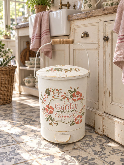 Poubelle à pédale en métal ivoire patiné avec fleurs roses et vertes, style shabby chic et maison de campagne