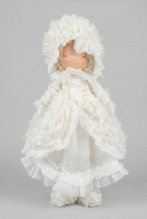 Poupée décorative mariée shabby chic en robe ivoire à volants et dentelle, figurine romantique et poétique pour décoration de charme