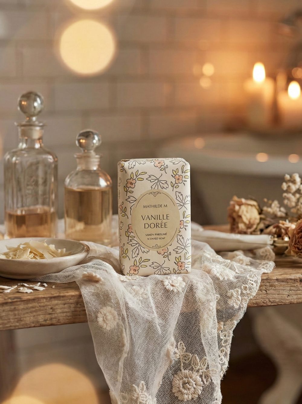 Savon parfumé à la vanille dorée, savon décoratif aux tons beige et doré, senteur gourmande et chaleureuse, ambiance cocooning et décoration de charme