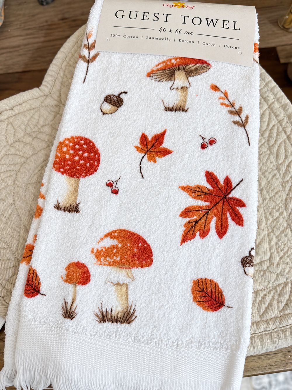 Essuie-mains blanc Clayre & Eef à motifs de champignons orange, feuilles et glands d’automne, pour cuisine ou salle de bain campagne chic