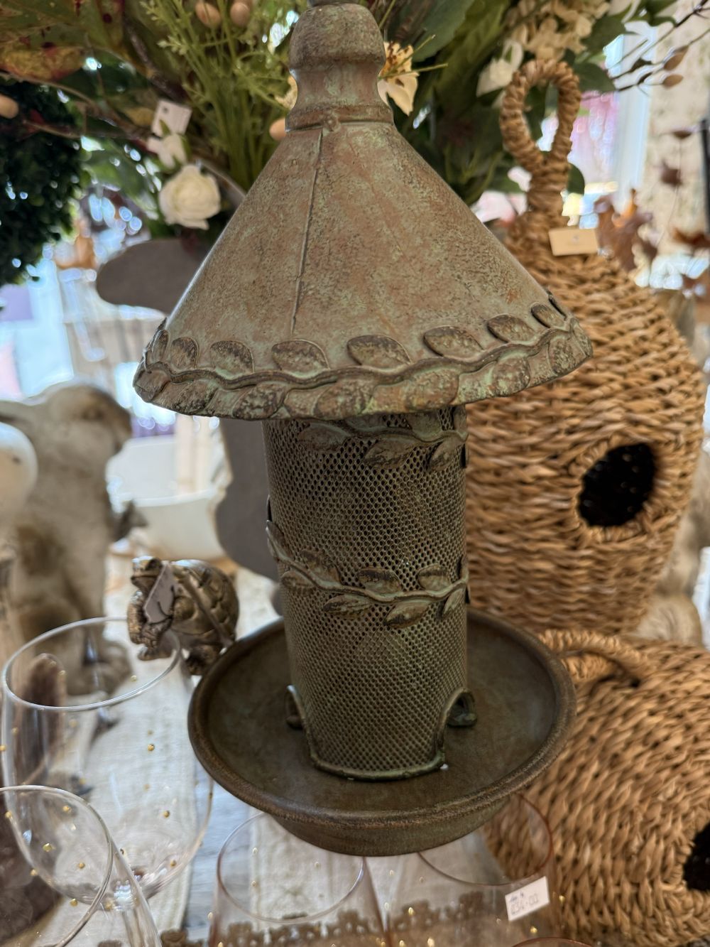 Silo à graines en métal patiné vert bronze style shabby chic, mangeoire à oiseaux décoration de jardin romantique et champêtre