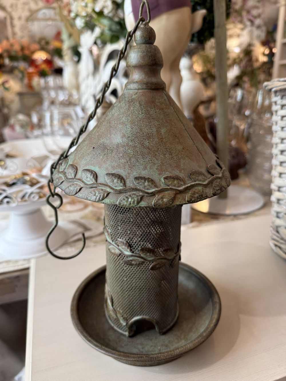 Silo à graines en métal patiné vert bronze style shabby chic, mangeoire à oiseaux décoration de jardin romantique et champêtre