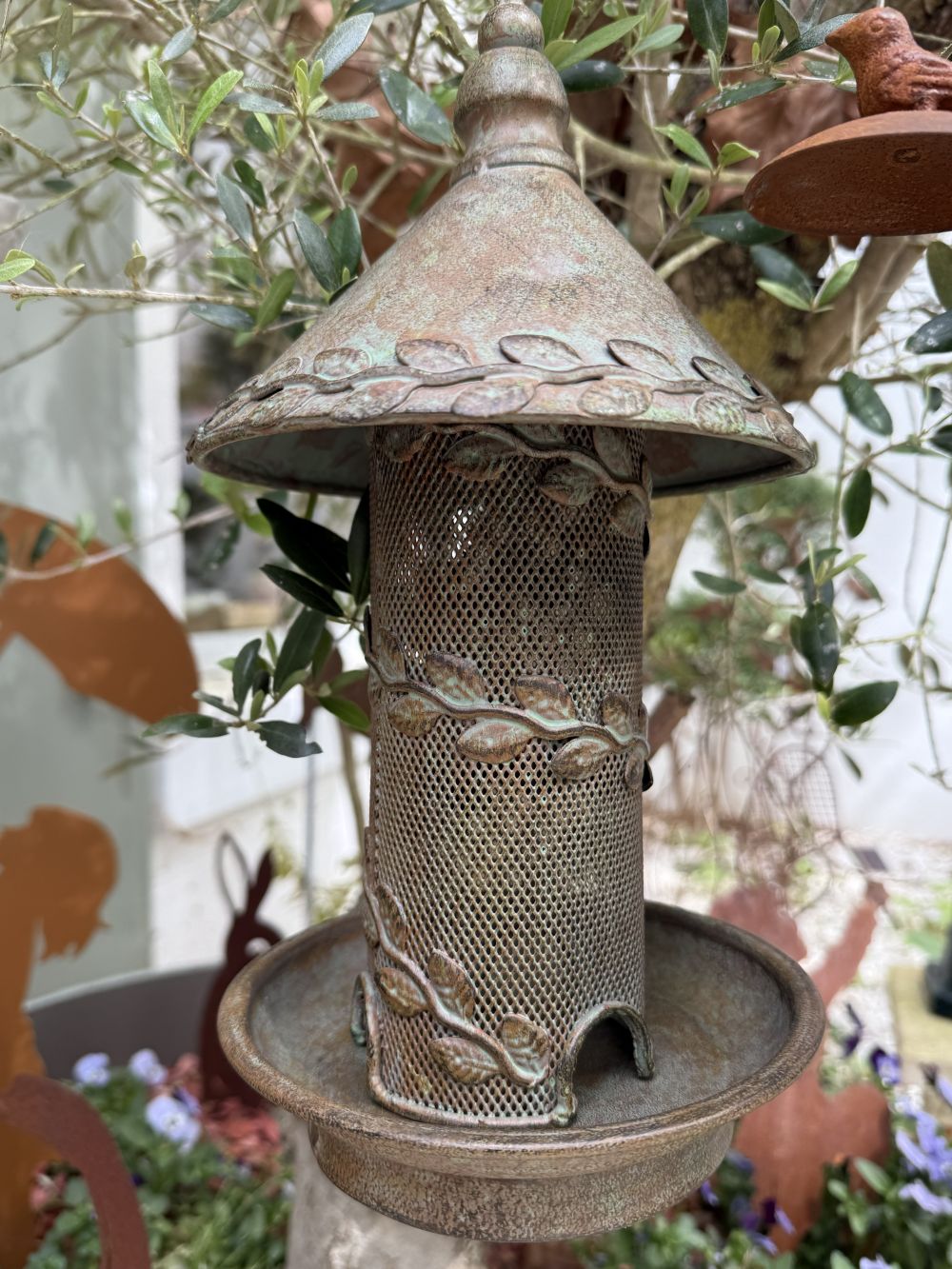 Silo à graines en métal patiné vert bronze style shabby chic, mangeoire à oiseaux décoration de jardin romantique et champêtre