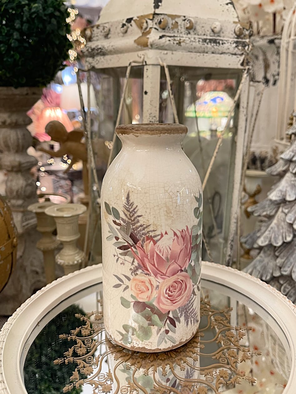 Soliflore décoratif en terre cuite blanc cassé avec motif floral rose et feuillage, accessoire de décoration romantique shabby chic pour ambiance poétique et maison de charme