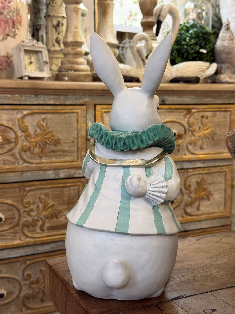 Statuette décorative lapin Alice blanc vert et doré, figurine shabby chic et féérique inspirée des contes, décoration poétique de charme 33 cm