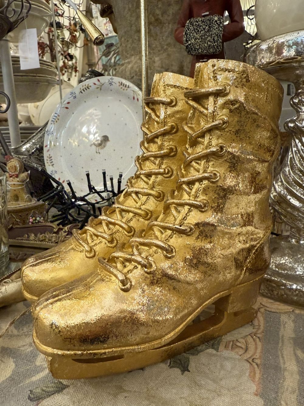 Trésor Éphémère, patins décoratifs dorés 16x18x12 cm, style shabby chic et féérique, pour une décoration romantique et lumineuse