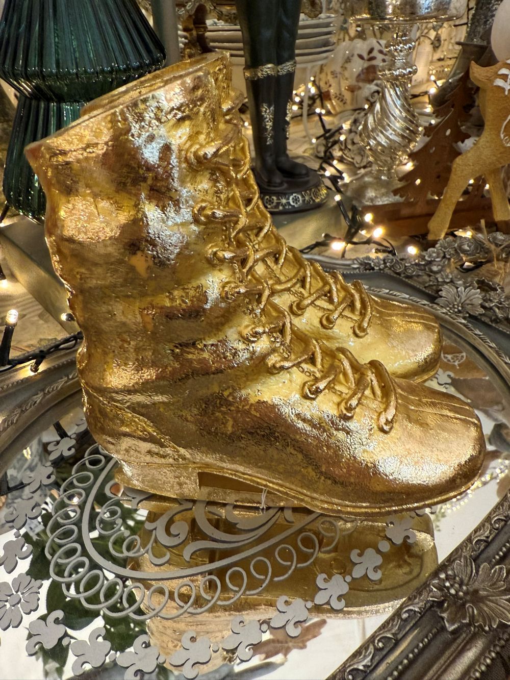 Trésor Éphémère, patins décoratifs dorés 16x18x12 cm, style shabby chic et féérique, pour une décoration romantique et lumineuse